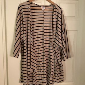 LuLaRoe Lindsay Top - L - Tan/Black